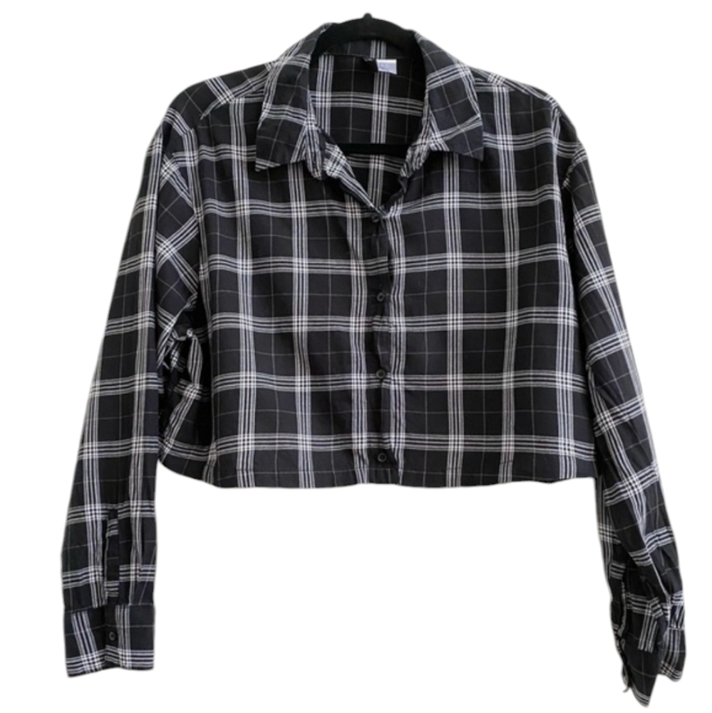 DIVIDED Cropped Plaid Button Front Longsleeve Black & White